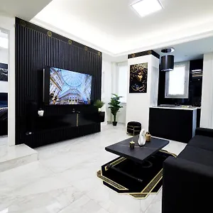 Italian Fashion - Luxurious Marble City Center Apartment Milan